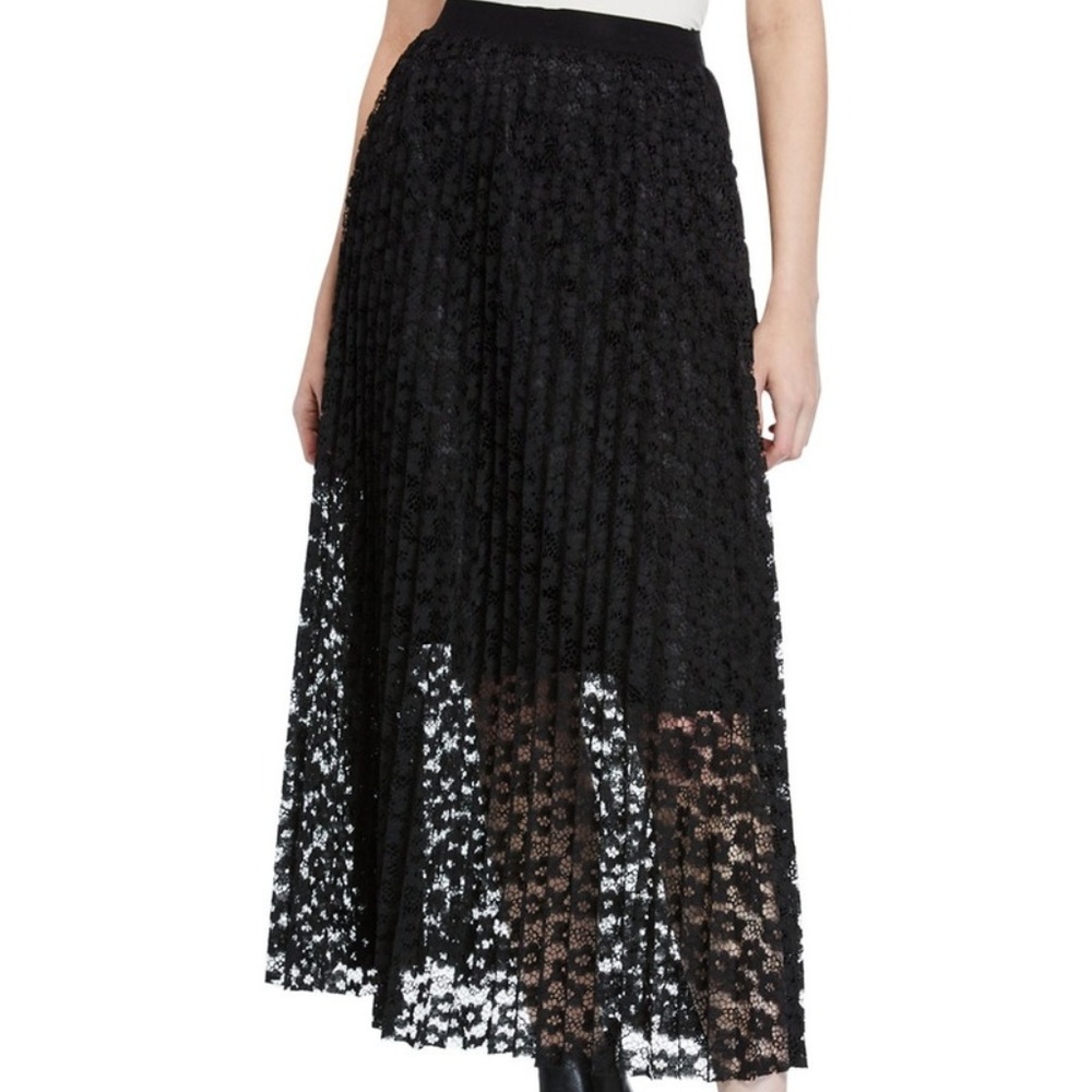 NWT Romeo + Juliet Couture Pleated Lace Skirt